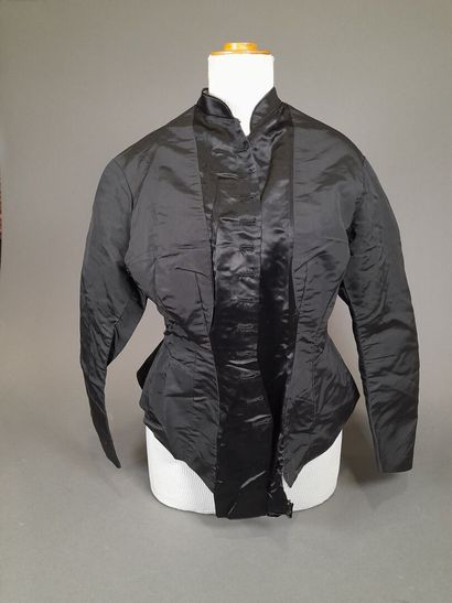 Lot including: 
- MME TRAVER, ROBES ET CONFECTION,...