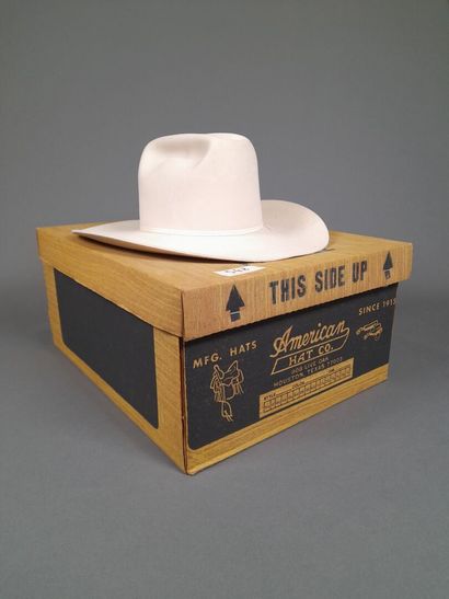 AMERICAN HAT CO, HOUSTON TEXAS USA.
White...