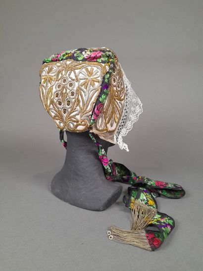 Headdress in tulle embroidered with floral...