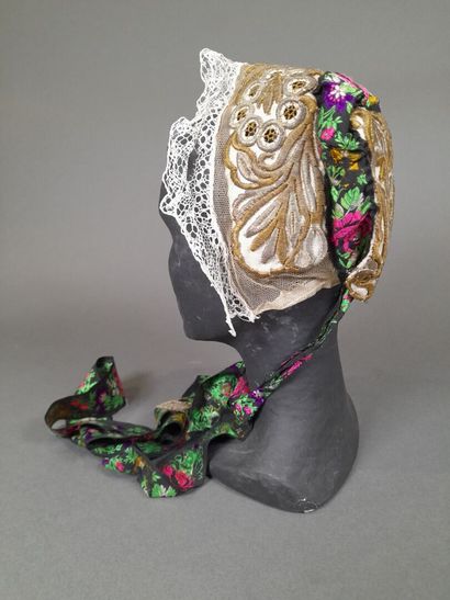 Headdress in tulle embroidered with floral...