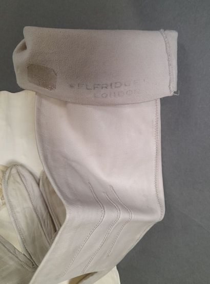 Set of three pairs of leather gloves, two...