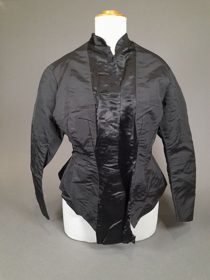 Lot including: 
- MME TRAVER, ROBES ET CONFECTION,...