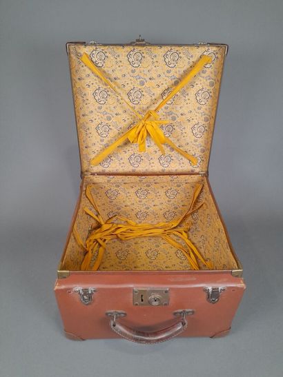 Set of two hat boxes in vulcanized fiber...