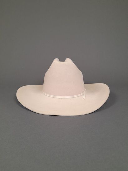 AMERICAN HAT CO, HOUSTON TEXAS USA.
White...