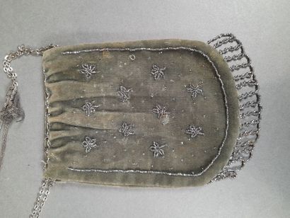 Set of two evening bags including : 
- A...