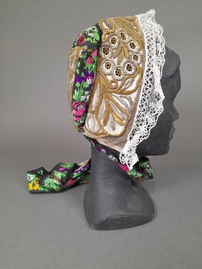 Headdress in tulle embroidered with floral...