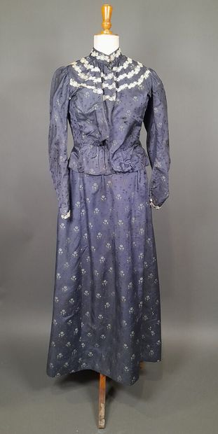 Set in shaped silk decorated with blue and...