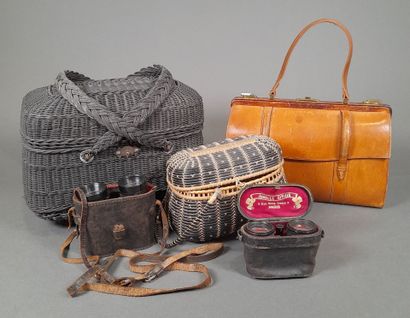 Lot including: 
- One-handle handbag in light...