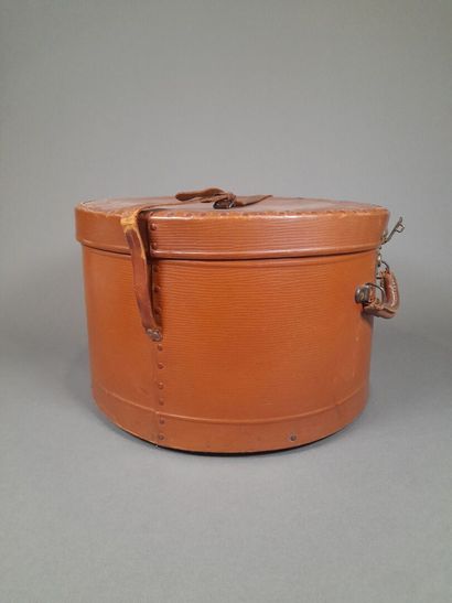 Set of two hat boxes in vulcanized fiber...