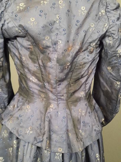 Set in shaped silk decorated with blue and...