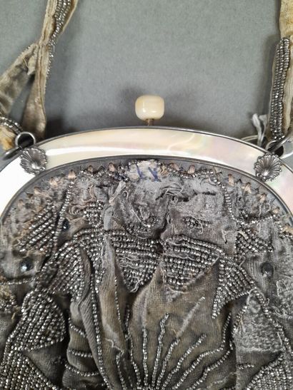 Set of two evening bags including : 
- A...