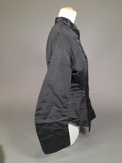 Lot including: 
- MME TRAVER, ROBES ET CONFECTION,...