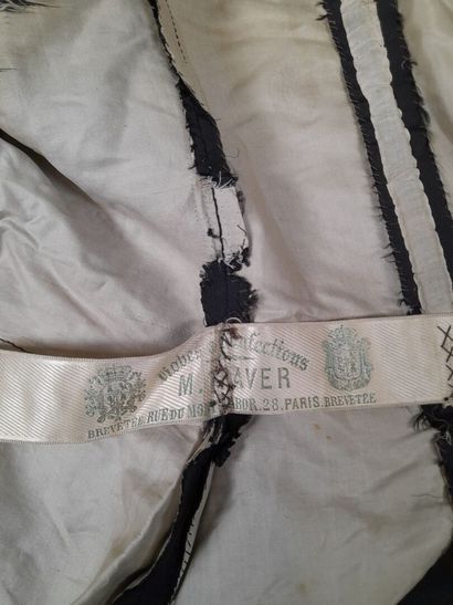 Lot including: 
- MME TRAVER, ROBES ET CONFECTION,...