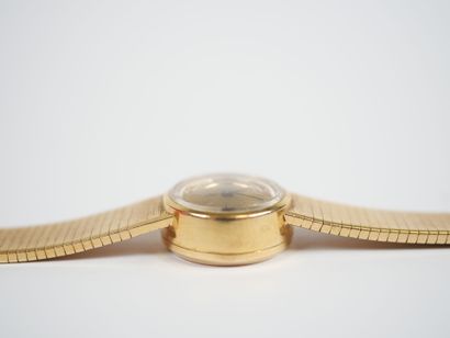 LIP.
Ladies' watch, circular case and bracelet...