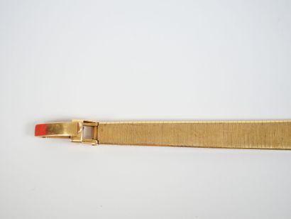 LIP.
Ladies' watch, circular case and bracelet...