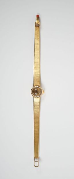 LIP.
Ladies' watch, circular case and bracelet...