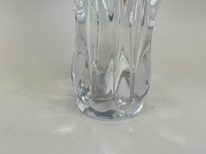 Important vase en cristal taillé.
H. 43 cm.
(éclat...