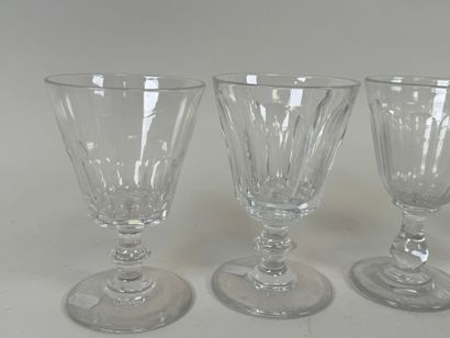 Sept verres à eau en cristal et verre.
Fin...