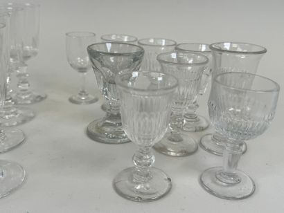 Partie de service de verres en cristal à...