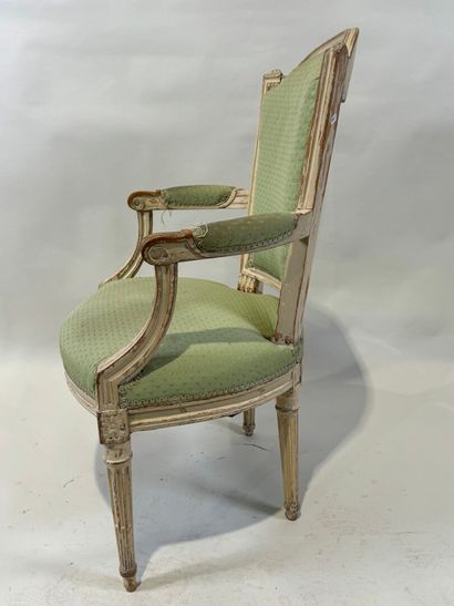 Cabriolet armchair in molded and lacquered...