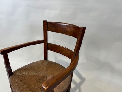 Molded wood armchair, straw seat.
19th century.
83...