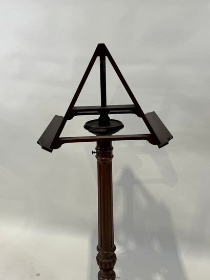 Moulded mahogany lectern with lyre decoration,...