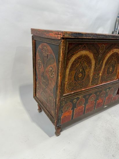 NORTH AFRICA.
Polychrome painted wood chest...