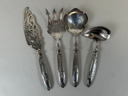Quatre couverts en argent fourré et métal...