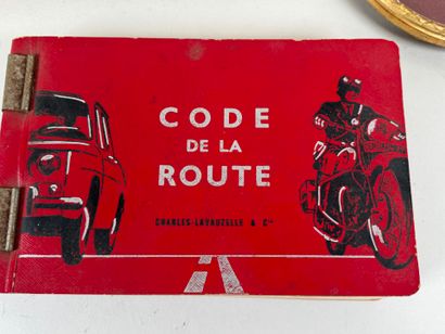 Lot comprenant :
- Code de la Route par Charles-LAVAUZELLES...