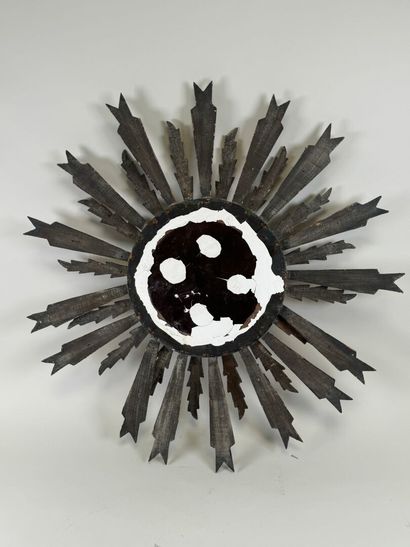 Radiating mirror in carved and gilded wood...