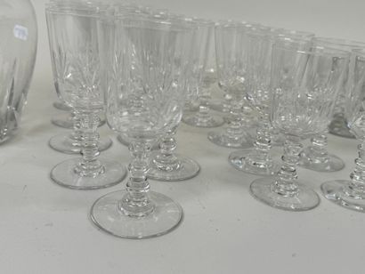Partie de service de verres en cristal à...