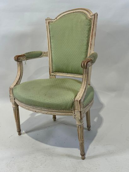 Cabriolet armchair in molded and lacquered...