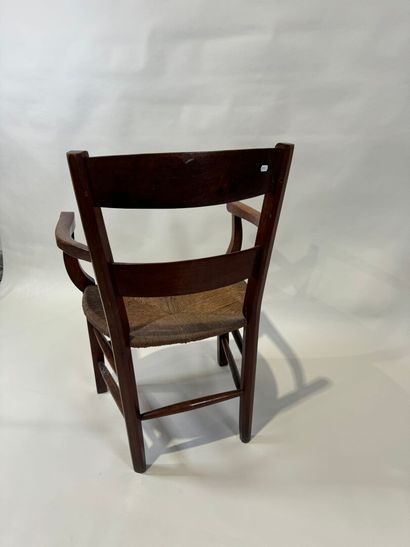 Molded wood armchair, straw seat.
19th century.
83...