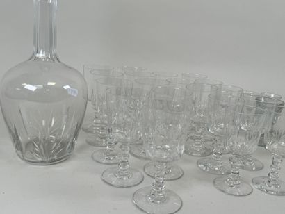 Partie de service de verres en cristal à...