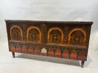 NORTH AFRICA.
Polychrome painted wood chest...
