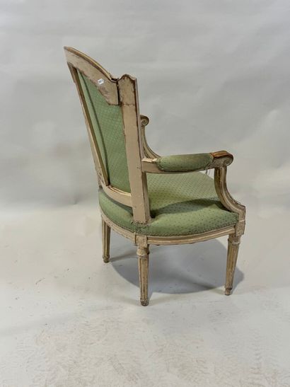 Cabriolet armchair in molded and lacquered...