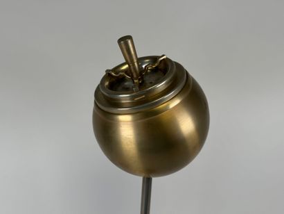 Salon ashtray in gilt metal, circular base.
H....