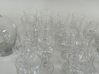 Partie de service de verres en cristal à...