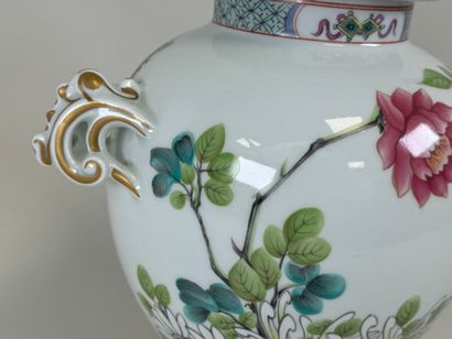 HAVILAND in LIMOGES.
Large covered porcelain...