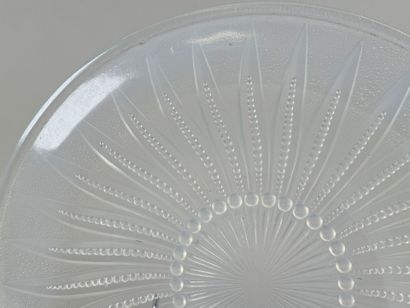 ETLING.
Large circular opalescent molded...