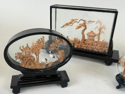 CHINA, 20th century.
Collection of 10 glass...