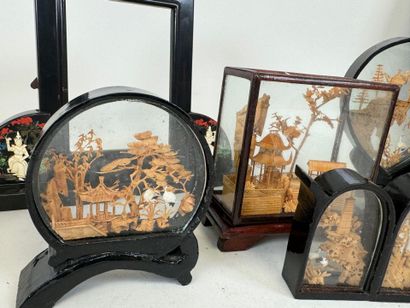CHINA, 20th century.
Collection of 7 glass...