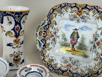 Small lot of 5 pieces in Rouen-inspired earthenware.
Dish...