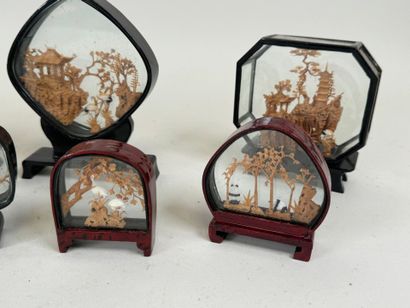 CHINA, 20th century.
Collection of 10 glass...