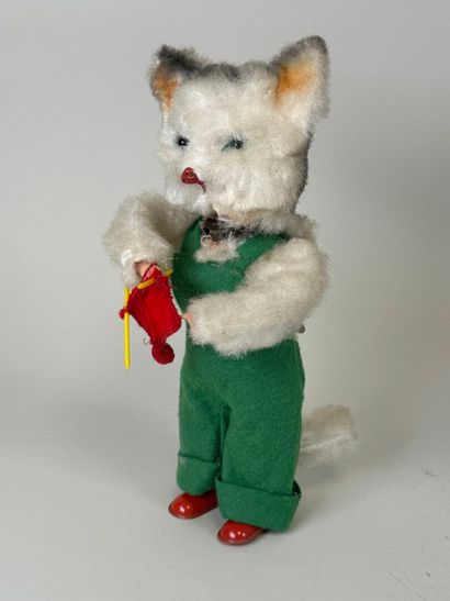 MECHANICAL TOY.
Knitting cat with winding...