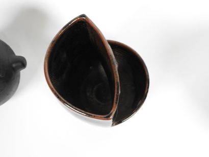 Set including :
- Black-glazed ceramic pitcher,...
