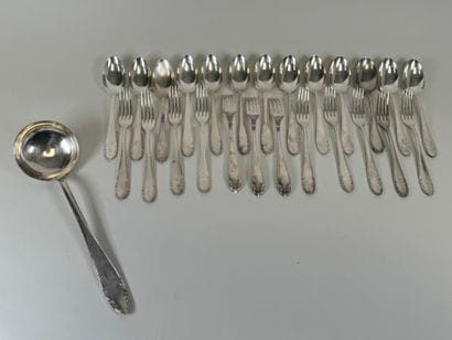 Partie de ménagère en métal argenté modèle...