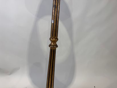 Gilded wood floor lamp, fluted shaft.
Louis...