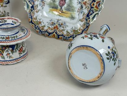 Small lot of 5 pieces in Rouen-inspired earthenware.
Dish...