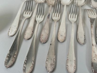 Partie de ménagère en métal argenté modèle...
